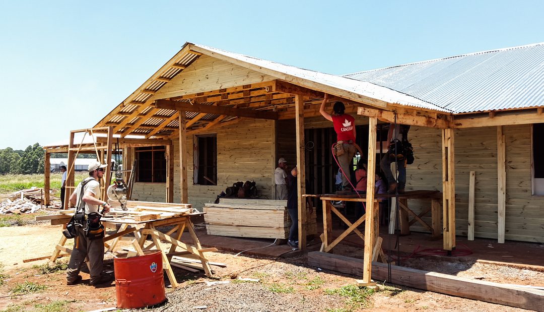 Capacitación en construcción de viviendas de madera en La Cruz