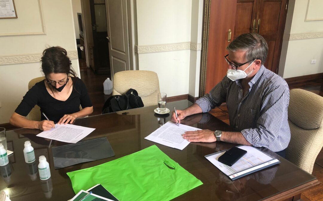 INVICO y APEFIC firmaron un convenio de colaboración para fomentar el uso de la madera en la construcción de viviendas